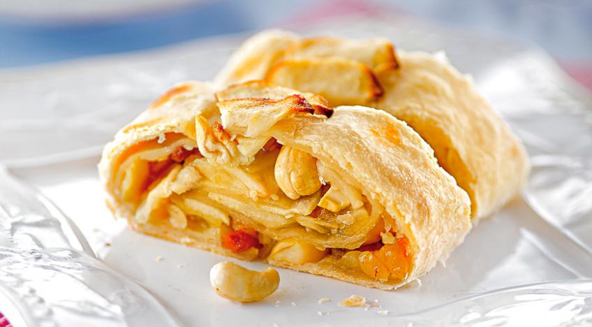 Сладкий творожный штрудель