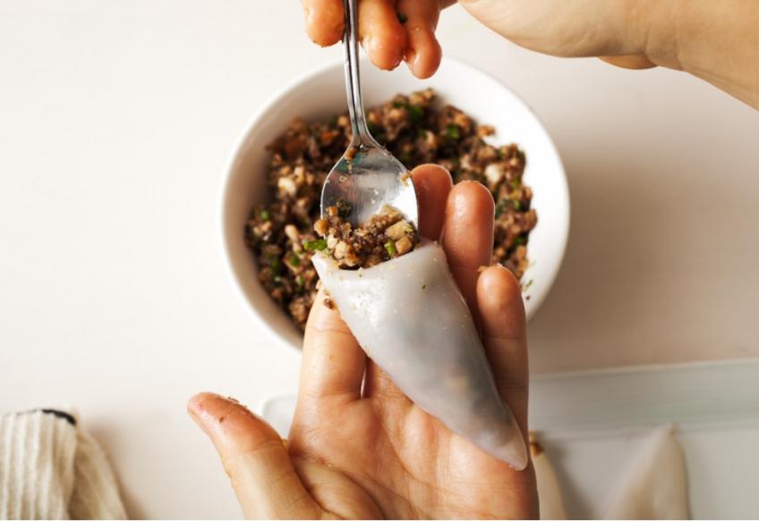 Фаршированные кальмары «Поросята» - приготовление