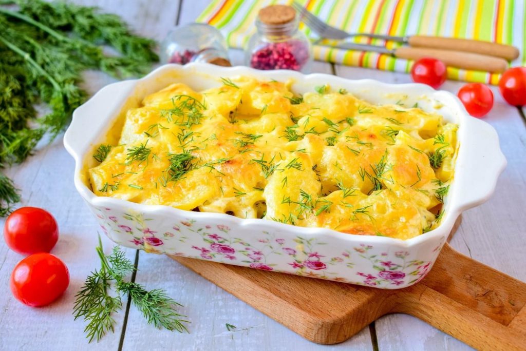 Картофель с зеленым луком и беконом