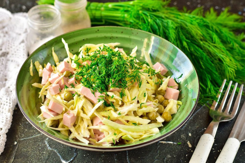 Салат с капустой