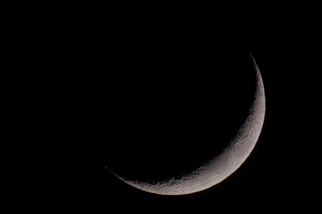 Как Луна влияет на ваш сон и сновидения