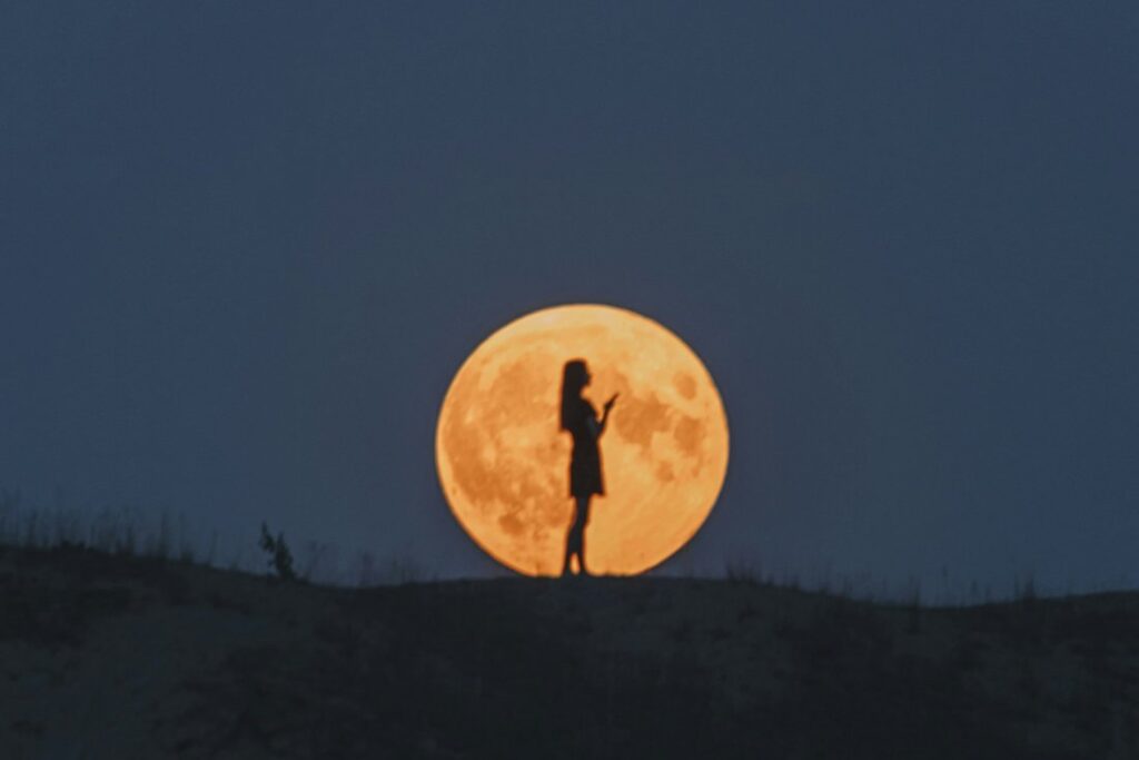 Как Луна влияет на ваш сон и сновидения