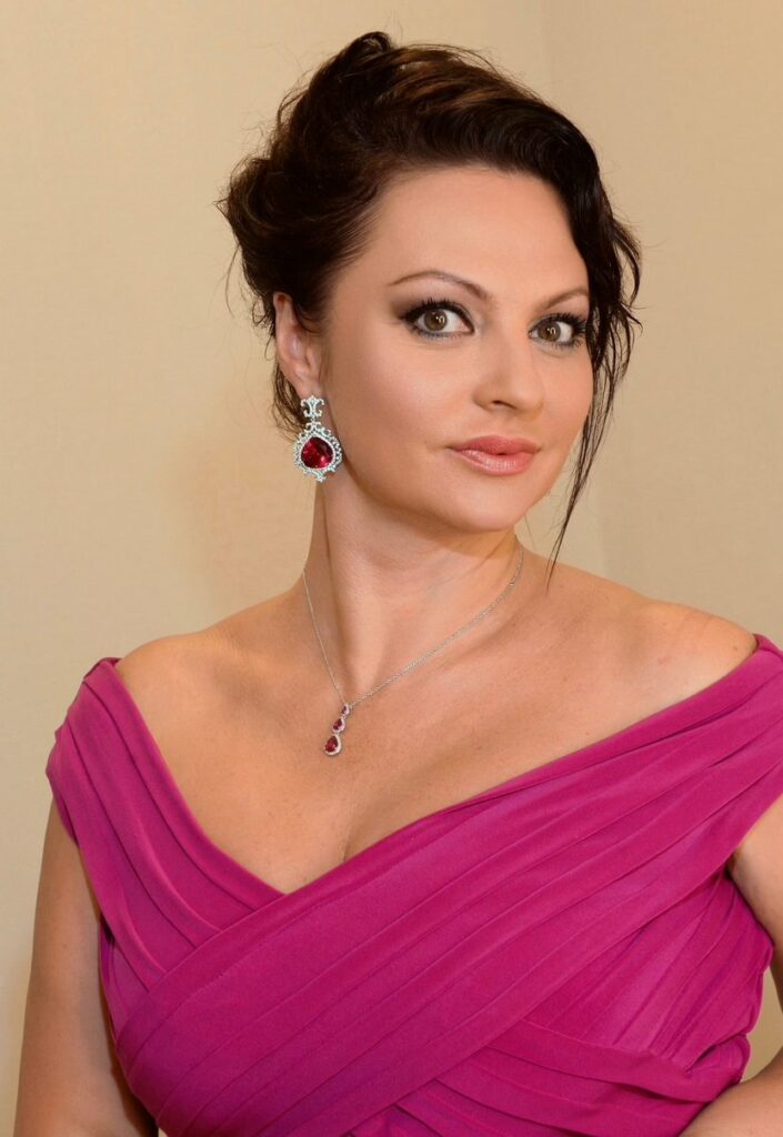 Интервью с Натальей Толстой: «Рекомендую всем написать инструкцию по применению себя»