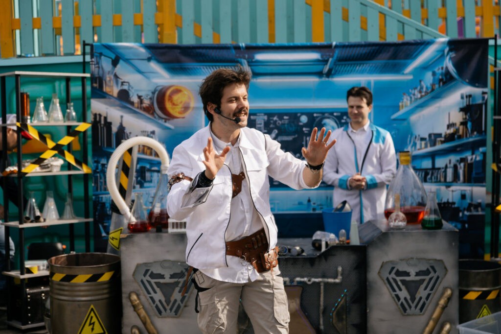 Надежда Ангарская, Светлана Абрамова, Екатерина Копанова, Ирина Пудова и другие протестировали новую горку «Нитро» в парке «Сказка»