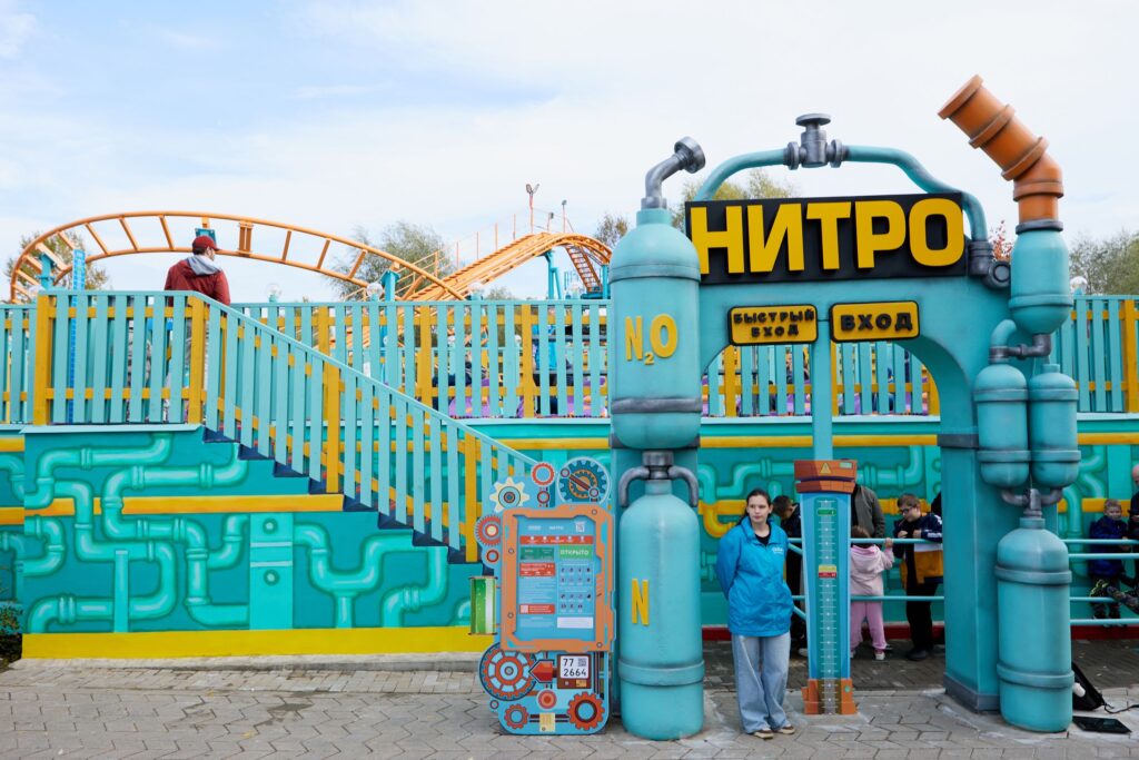 Надежда Ангарская, Светлана Абрамова, Екатерина Копанова, Ирина Пудова и другие протестировали новую горку «Нитро» в парке «Сказка»