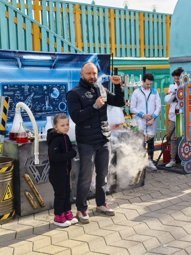 Надежда Ангарская, Светлана Абрамова, Екатерина Копанова, Ирина Пудова и другие протестировали новую горку «Нитро» в парке «Сказка»