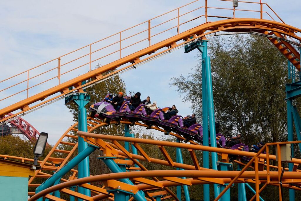 Надежда Ангарская, Светлана Абрамова, Екатерина Копанова, Ирина Пудова и другие протестировали новую горку «Нитро» в парке «Сказка»