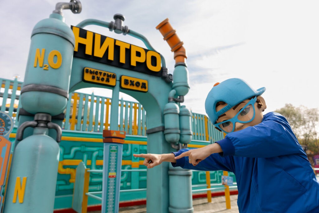 Надежда Ангарская, Светлана Абрамова, Екатерина Копанова, Ирина Пудова и другие протестировали новую горку «Нитро» в парке «Сказка»